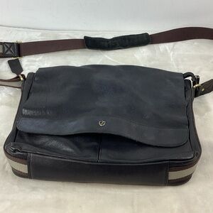 Elegant Black Leather Messenger Bag